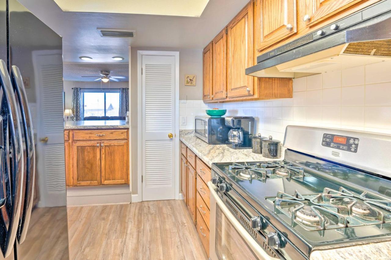Lake Havasu Home With Pool - 2 Miles To Waterfront! Lake Havasu City Bagian luar foto