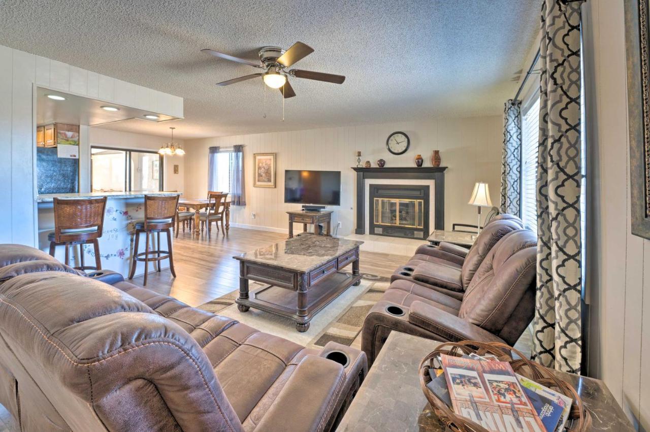 Lake Havasu Home With Pool - 2 Miles To Waterfront! Lake Havasu City Bagian luar foto