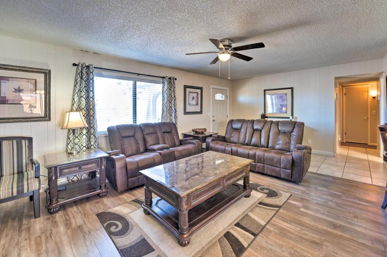 Lake Havasu Home With Pool - 2 Miles To Waterfront! Lake Havasu City Bagian luar foto