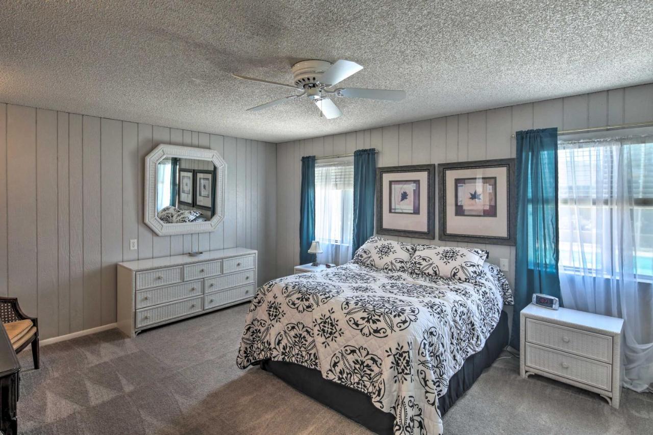 Lake Havasu Home With Pool - 2 Miles To Waterfront! Lake Havasu City Bagian luar foto