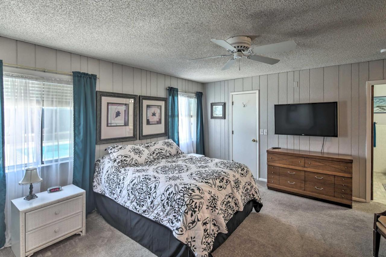 Lake Havasu Home With Pool - 2 Miles To Waterfront! Lake Havasu City Bagian luar foto