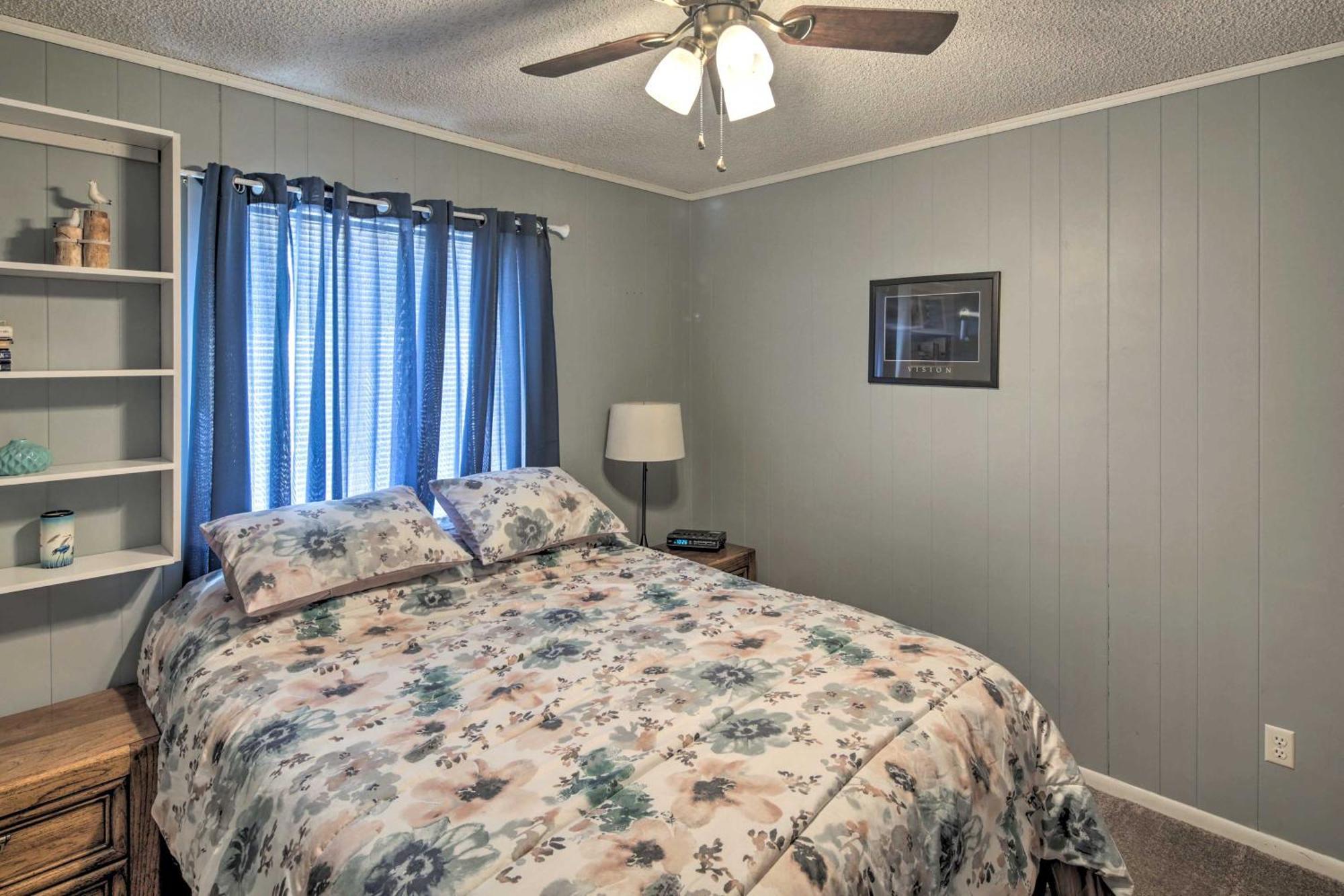 Lake Havasu Home With Pool - 2 Miles To Waterfront! Lake Havasu City Bagian luar foto